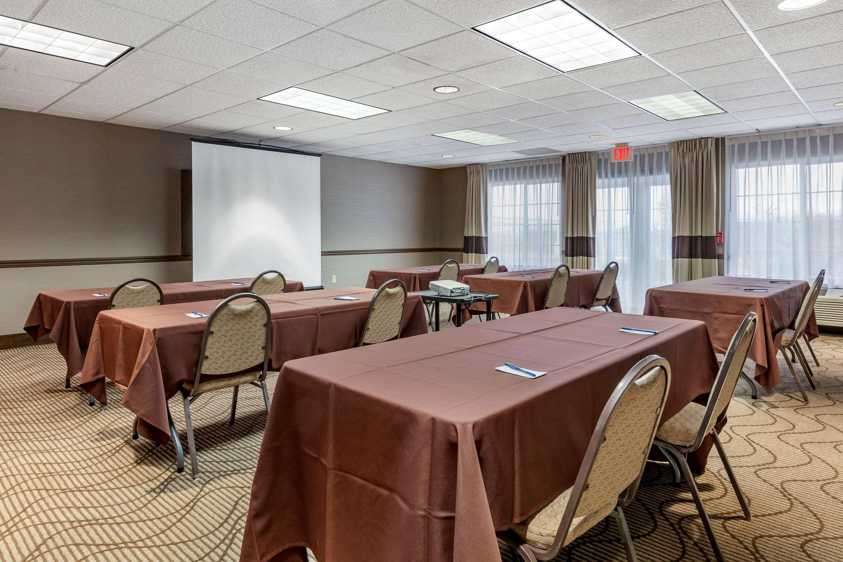 Comfort Inn & Suites Geneva- West Chicago Extérieur photo