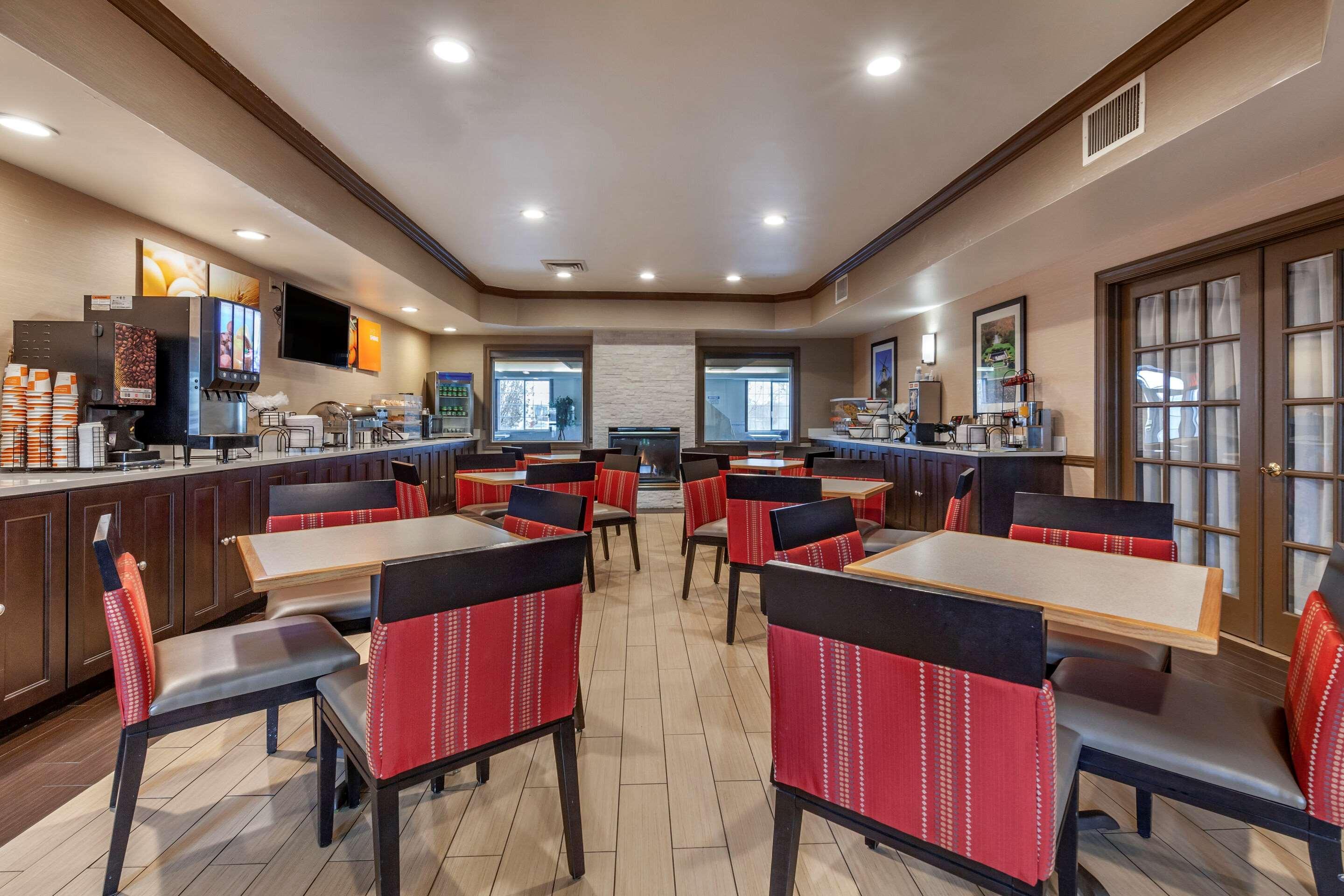 Comfort Inn & Suites Geneva- West Chicago Extérieur photo
