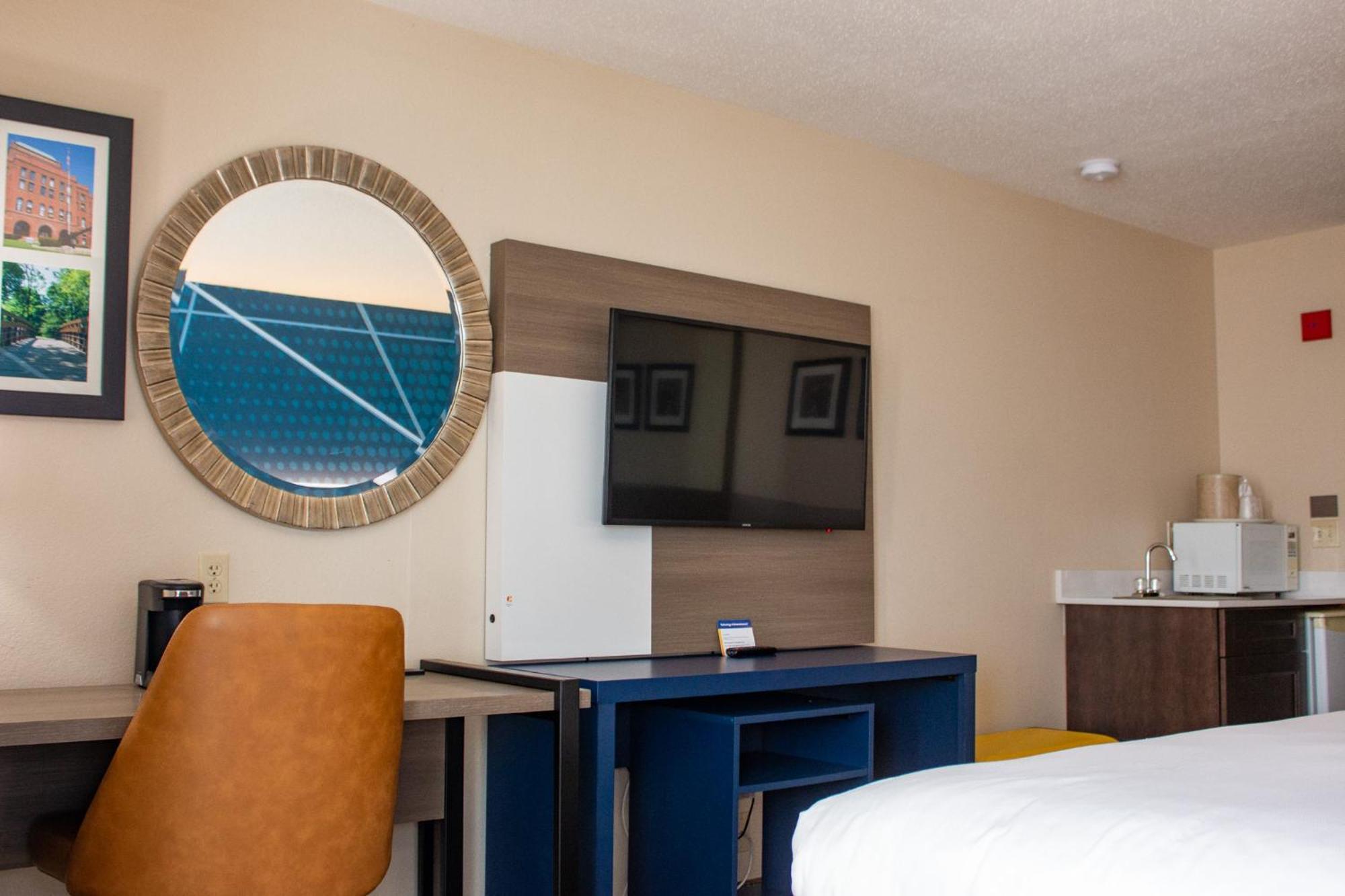 Comfort Inn & Suites Geneva- West Chicago Extérieur photo