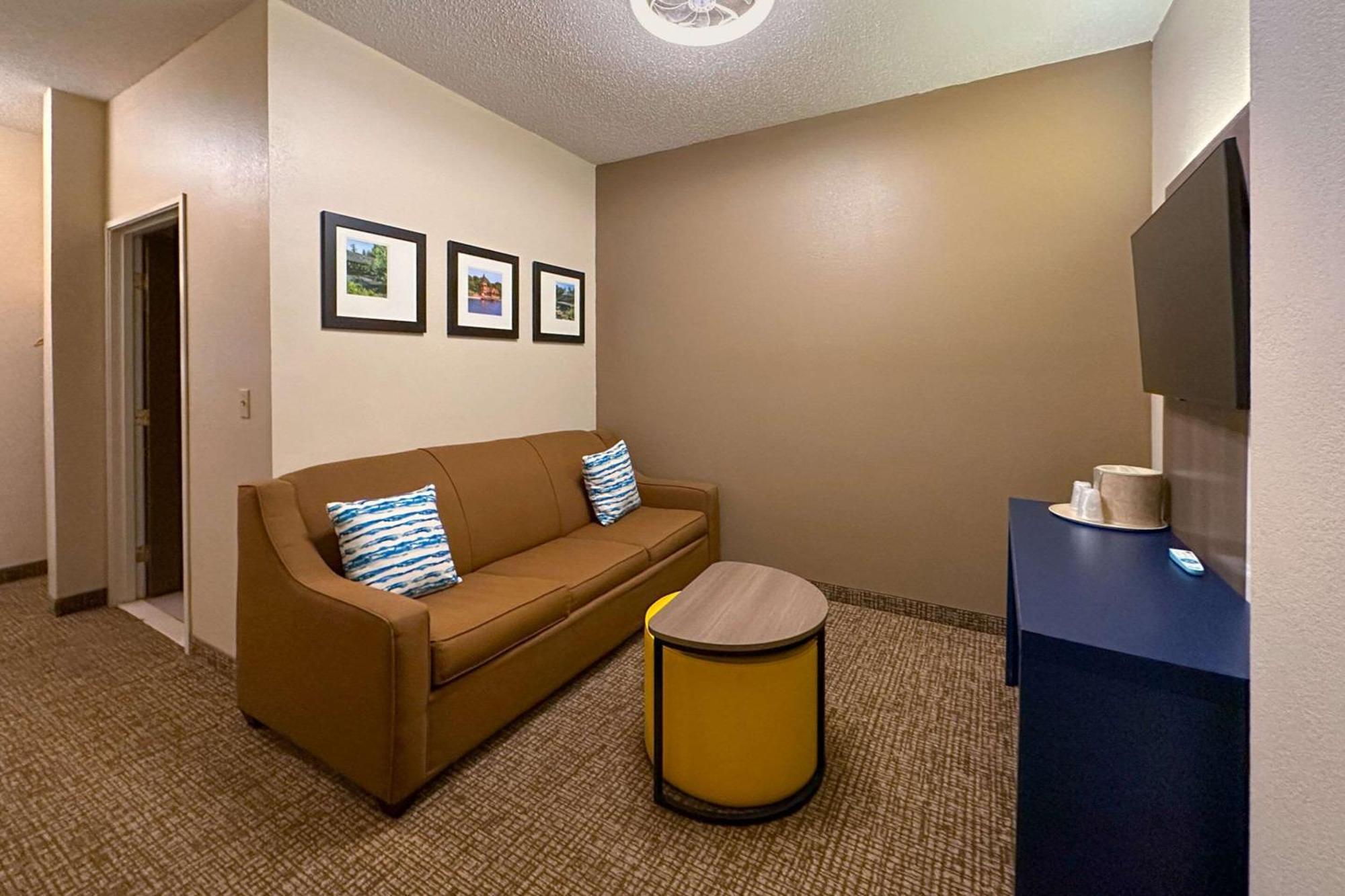Comfort Inn & Suites Geneva- West Chicago Extérieur photo