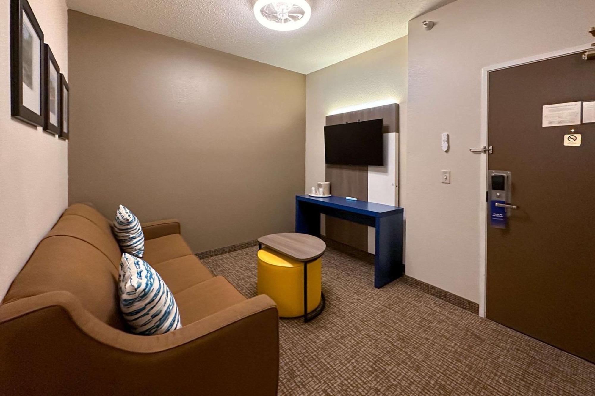 Comfort Inn & Suites Geneva- West Chicago Extérieur photo