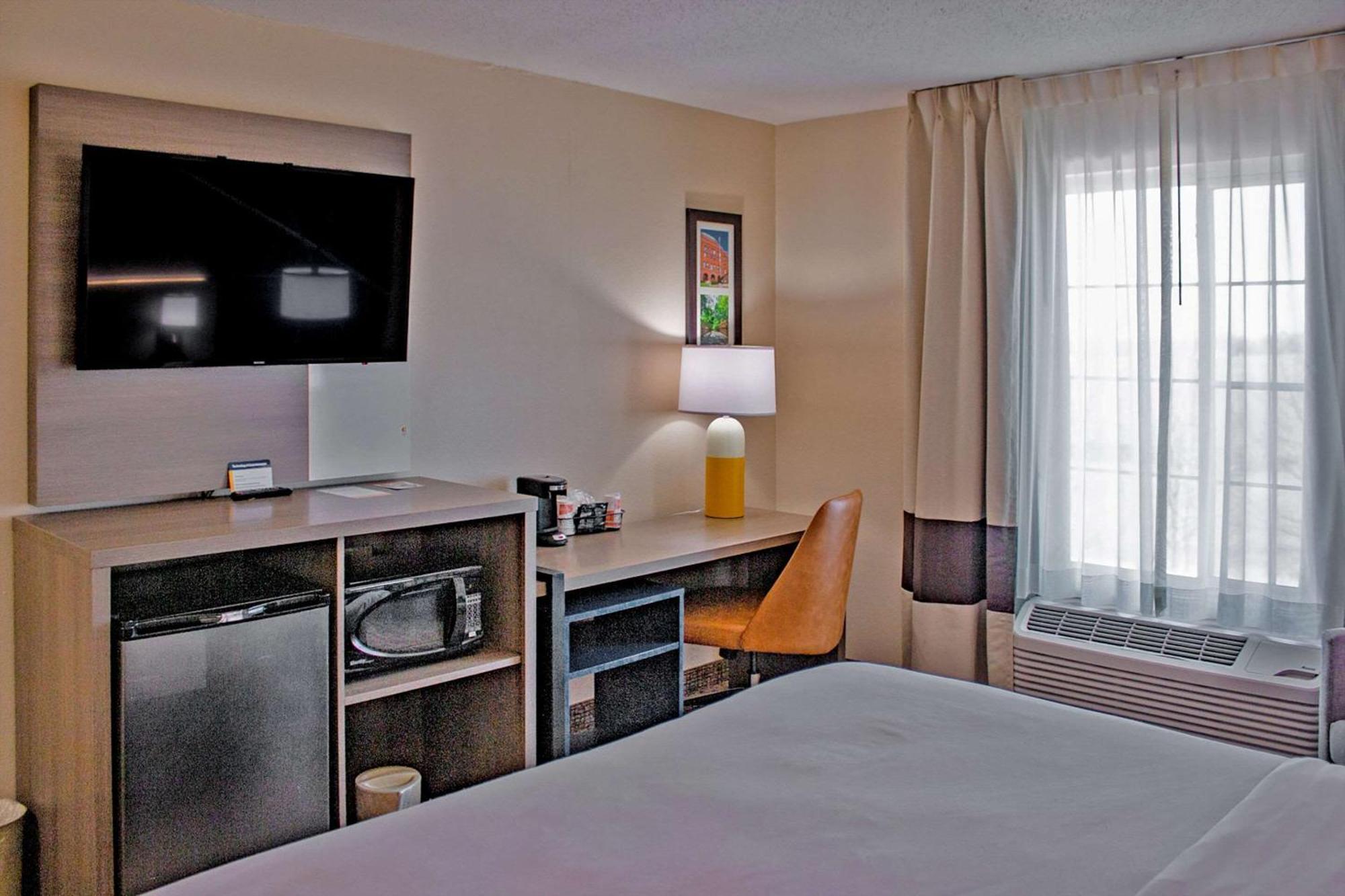 Comfort Inn & Suites Geneva- West Chicago Extérieur photo
